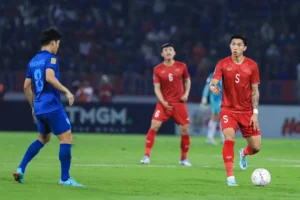 Tư Duy Chiến Thuật Và Cách Đá Thòng Trung Vệ Đỉnh Cao