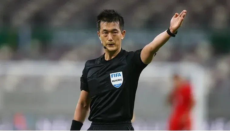 Hướng Dẫn Toàn Diện Về Quyền Hạn Trọng Tài Trong Bóng Đá Chuyên Nghiệp 1 Hướng Dẫn Toàn Diện Về Quyền Hạn Trọng Tài Trong Bóng Đá Chuyên Nghiệp
